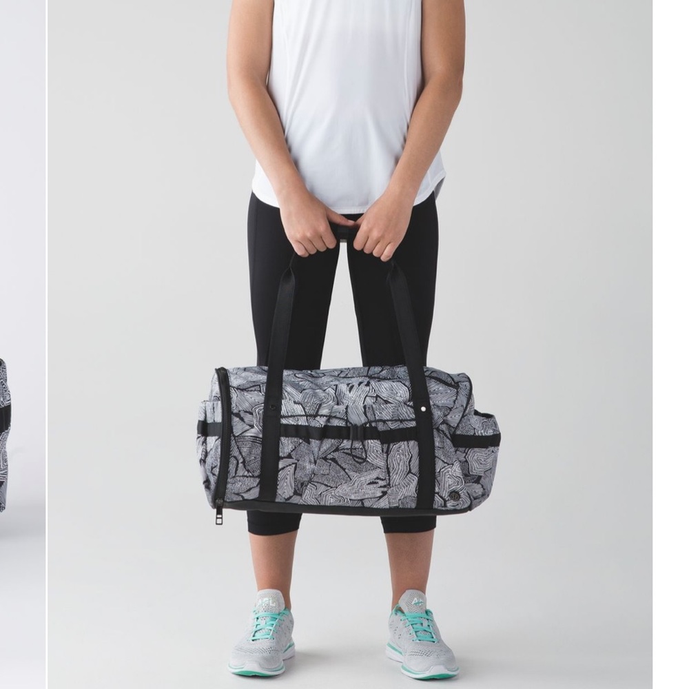 Lululemon Run Ways Duffel in Dottie Tribe, EUC